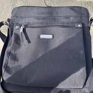 Baggallini's Pocket Crossbody is an efficient & modern bag w/organized pockets.